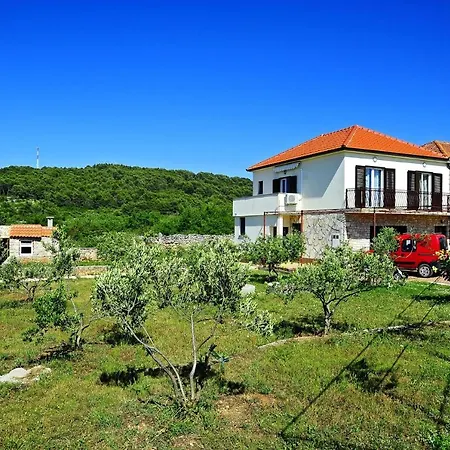 Apartamento With Parking Space Gornje Selo, Solta - 15545 Grohote