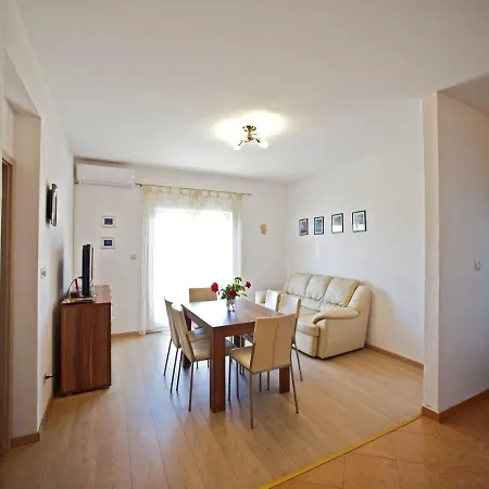 With Parking Space Gornje Selo, Solta - 15545